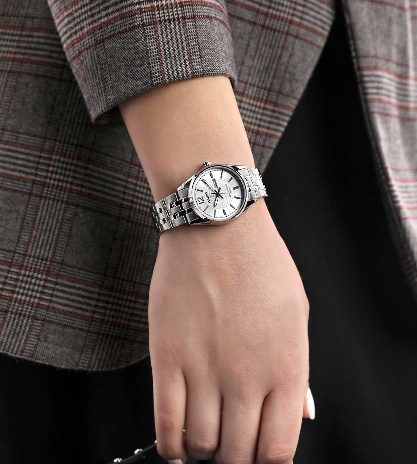 Casio Casio Collection LTP-1335D-7A , наручные женские часы фото под углом