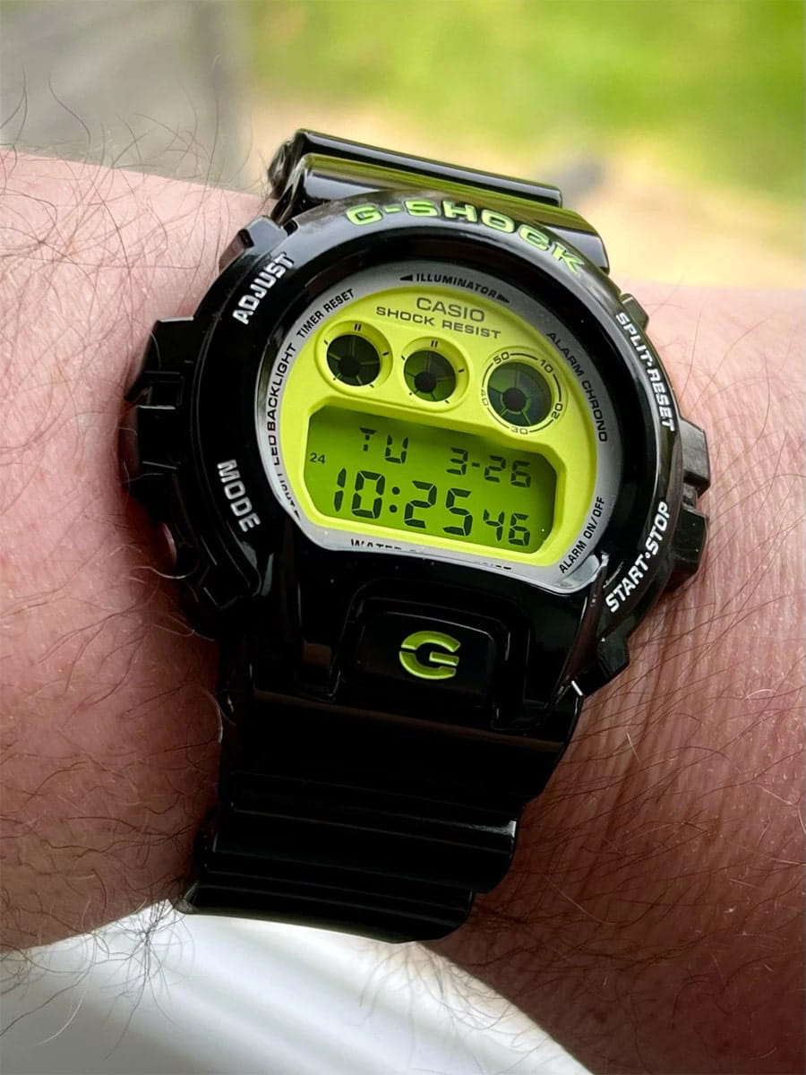 Casio Casio G-Shock DW-6900RCS-1DR (DW-6900RCS-1) , наручные мужские часы фото под углом