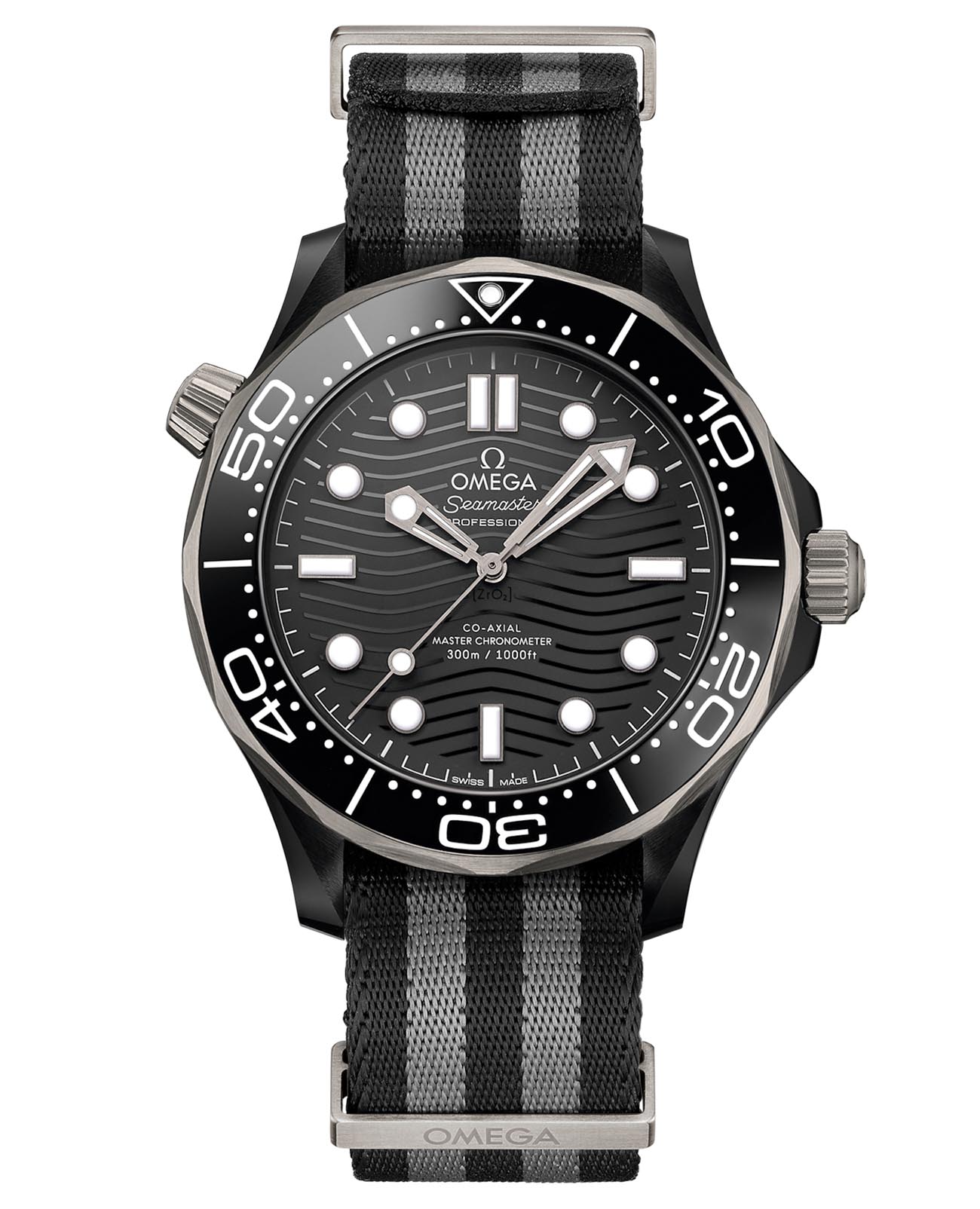 Omega Omega Seamaster Diver 300M 210.92.44.20.01.002   Diver 300m 21092442001002 механические мужские часы черный циферблат, браслет полиамидная ткань — вид спереди