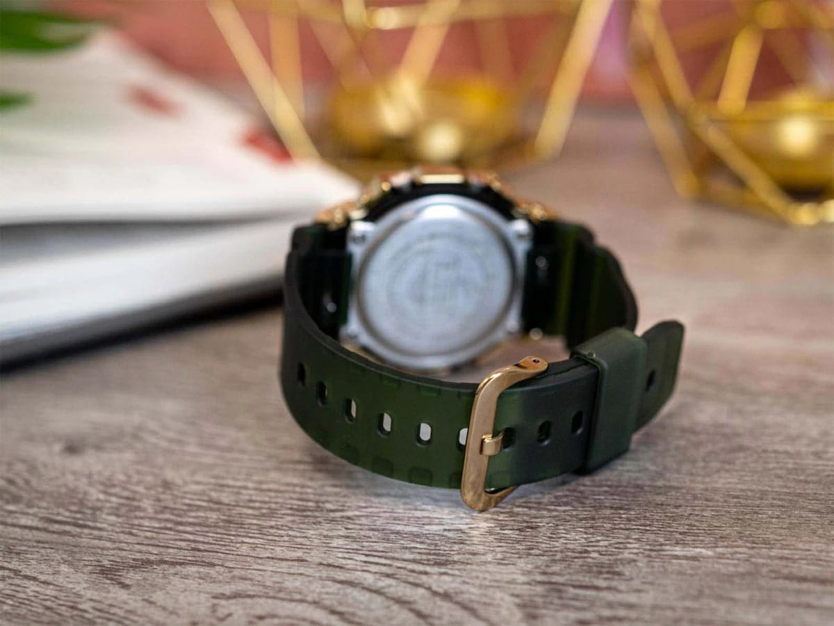 Casio Casio G-Shock GM-5600CL-3DR (GM-5600CL-3) мужские часы зеленый циферблат на запястье