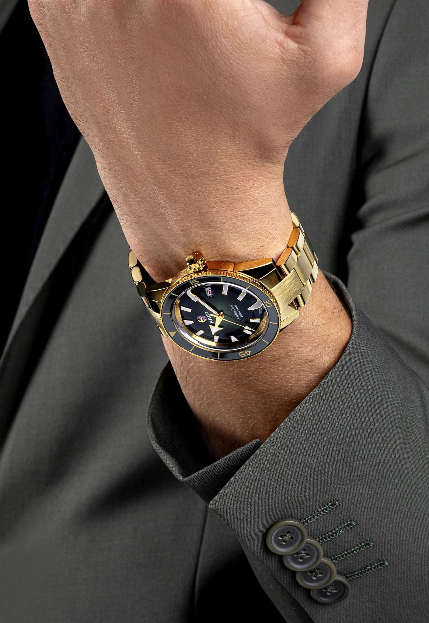Rado Rado Captain Cook Automatic R32136323, captain cook швейцария мужские часы на браслете нержавеющая сталь с pvd-покрытием боковой вид