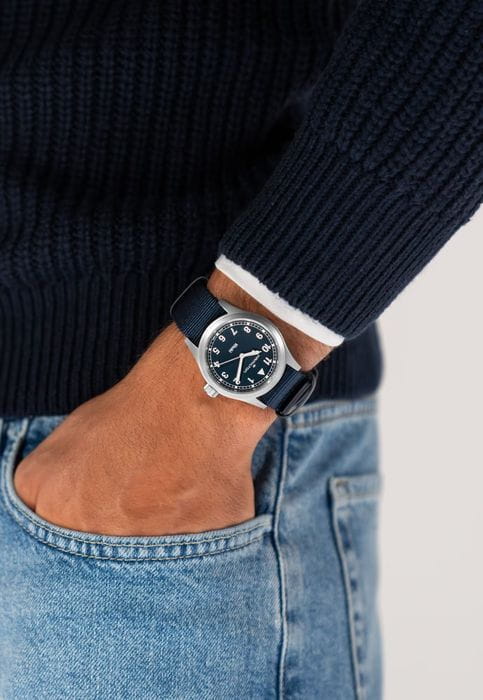 Hamilton Hamilton Khaki Field Quartz 38mm H69401940 , наручные мужские часы фото под углом