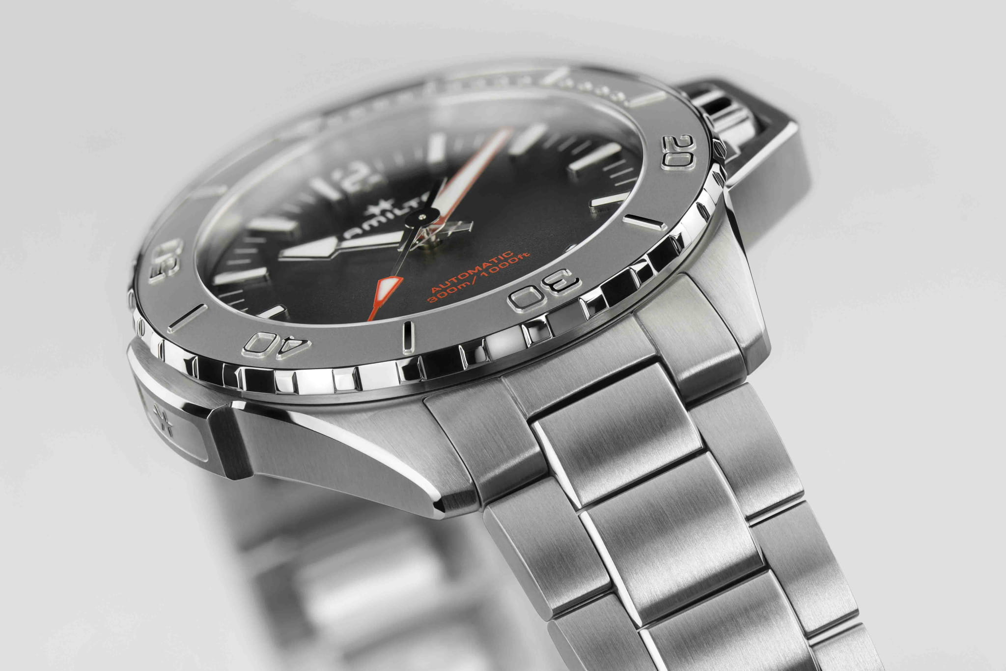 Оригинальные часы Hamilton Hamilton Khaki Navy Frogman Auto H77815130 механические калибр механизма h-10 общий вид