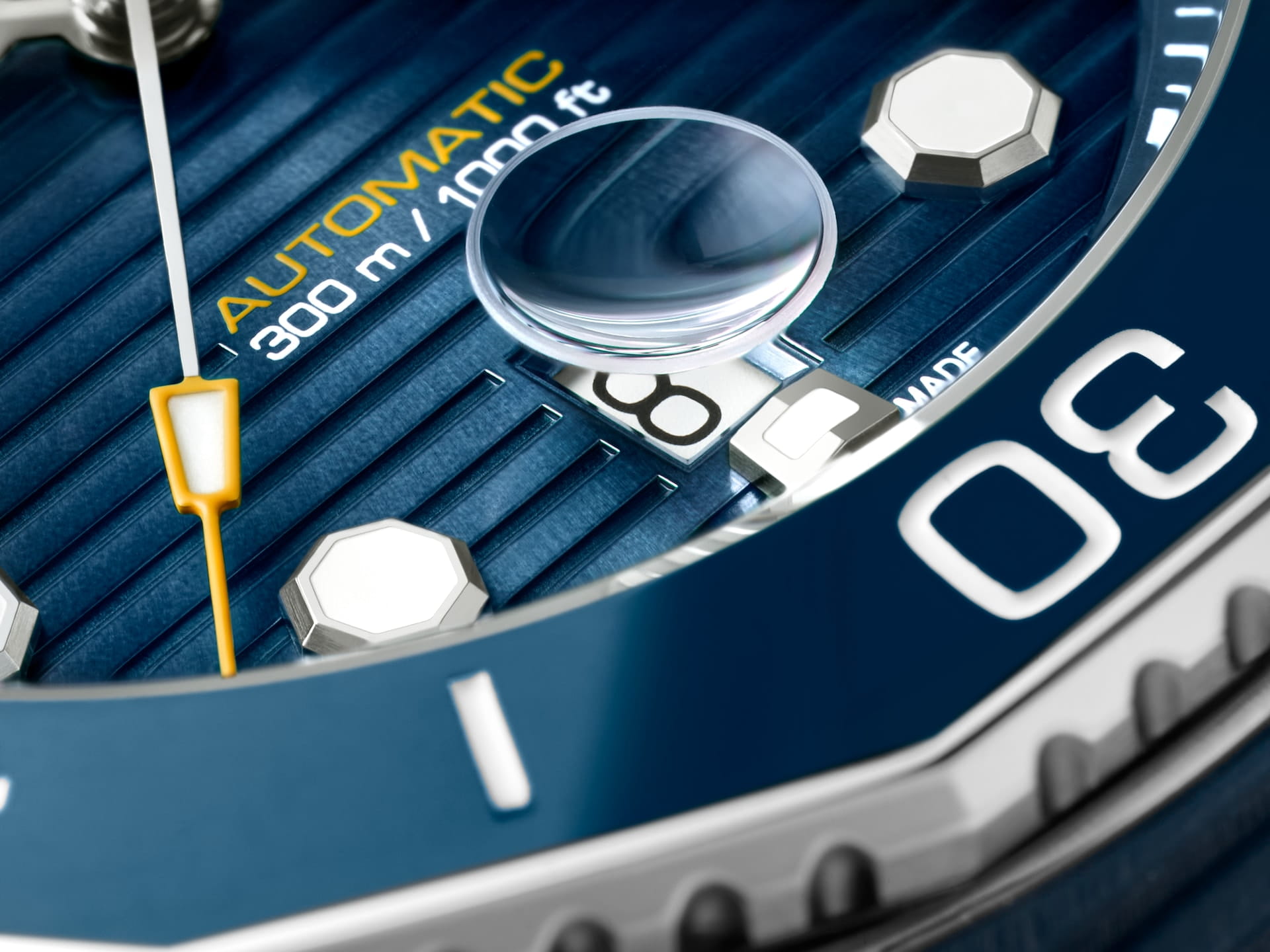 TAG Heuer TAG Heuer Aquaracer Professional 300 WBP201B.FT6198, aquaracer швейцария мужские часы на браслете каучук боковой вид