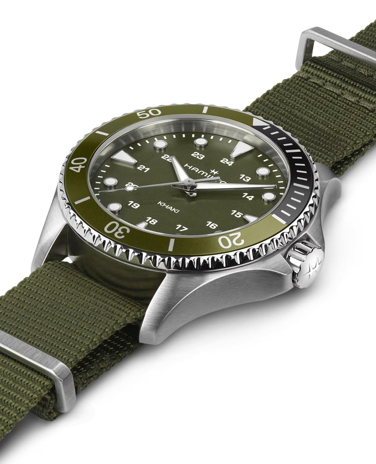 Hamilton Hamilton Khaki Navy Scuba Quartz H82241961 кварцевые мужские часы часы крупный план зеленый циферблата