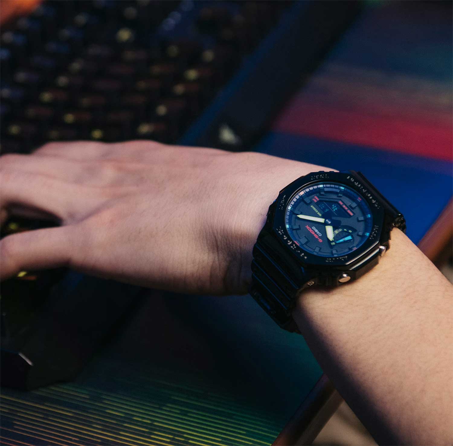 Casio Casio G-Shock GA-2100RGB-1ADR (GA-2100RGB-1A) GA-2100, наручные мужские часы фото под углом