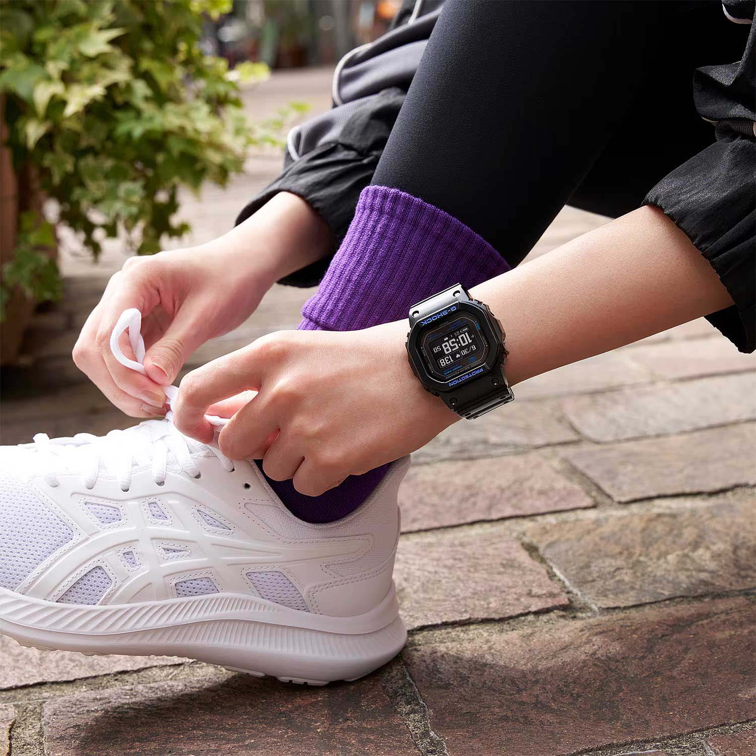 Casio Casio G-Shock DW-H5600-1A2DR (DW-H5600-1A2) , наручные мужские часы фото под углом