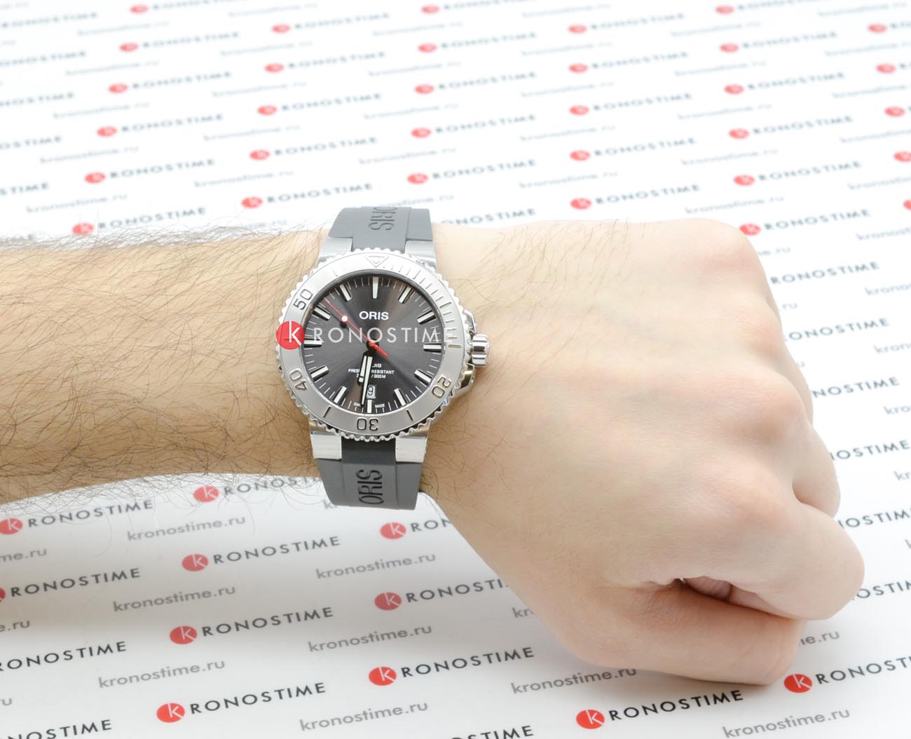 Oris Oris Aquis Date Relief 01 733 7730 4153-07 4 24 63EB  - задняя крышка сталь металл корпуса, швейцария часы