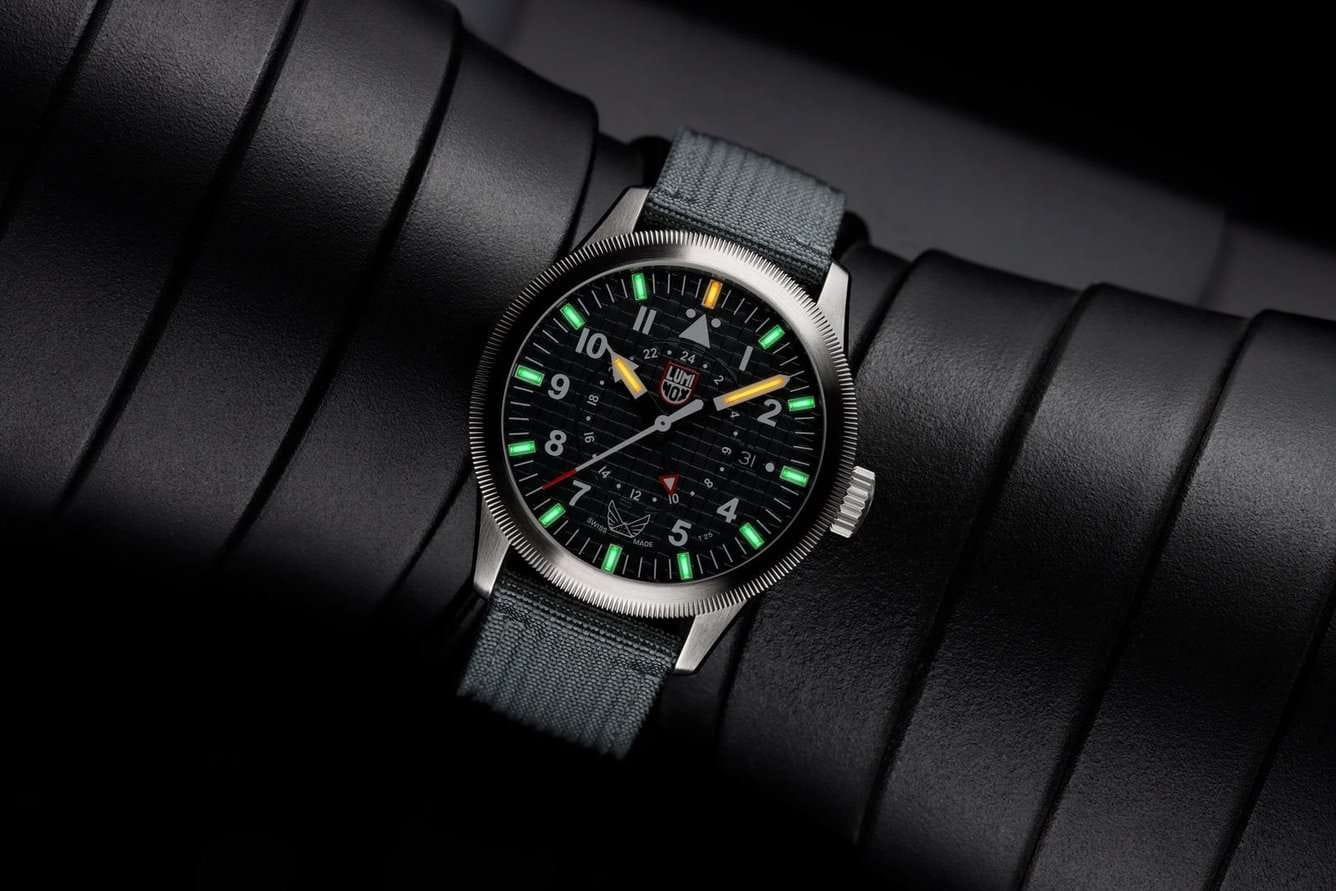 Luminox XA.9522.VOL мужские часы застежка крупным планом