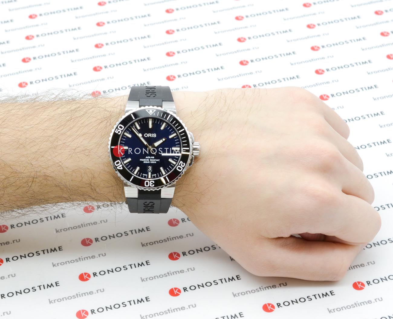 Oris Oris Aquis 01 733 7730 4135-07 4 24 64EB , наручные мужские часы фото под углом