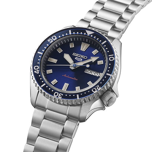 Seiko Seiko 5 Sports SRPL83K1  — детали корпуса и нержавеющая сталь