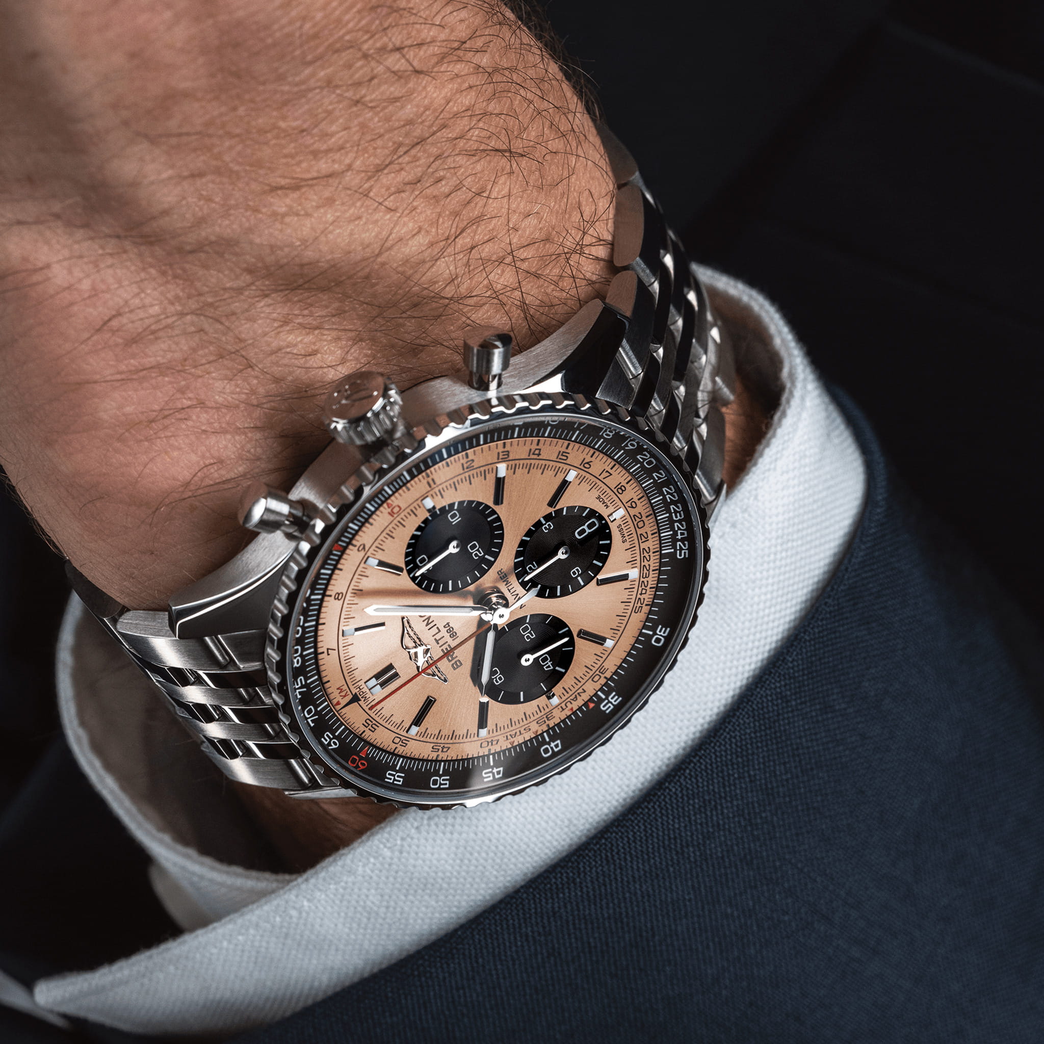Breitling Breitling Navitimer B01 Chronograph 43 AB0138241K1A1 мужские часы золотой циферблат на запястье