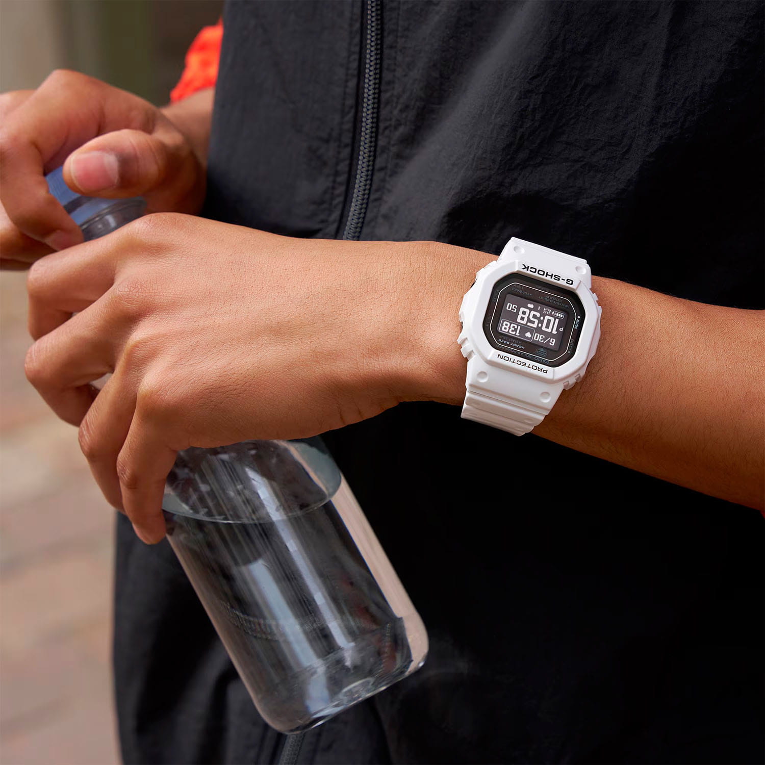 Casio Casio G-Shock DW-H5600-7DR (DW-H5600-7) , наручные мужские часы фото под углом