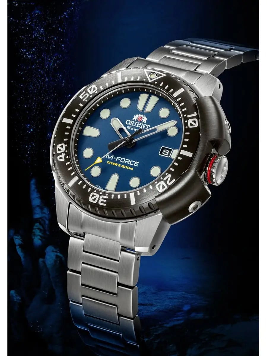 Orient RA-AC0L07L мужские часы застежка крупным планом