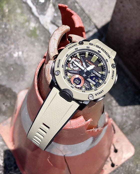 Casio Casio G-Shock GA-2000-5A электронные мужские часы часы крупный план черный циферблата