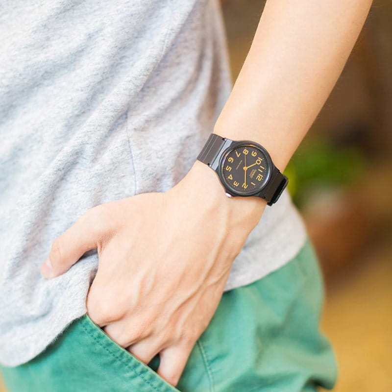 Casio Casio Collection MQ-24-1B2LDF (MQ-24-1B2L) , наручные мужские часы фото под углом