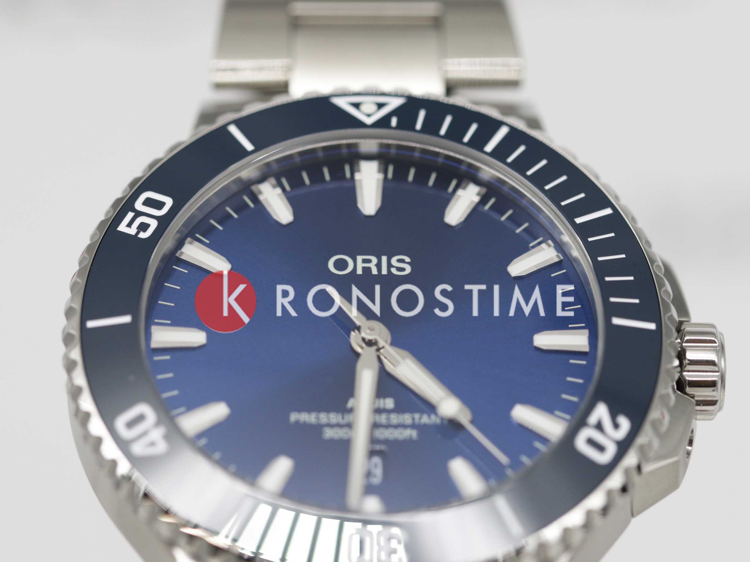 Oris Oris Aquis Date  01 733 7789 4135-07 8 23 04PEB, aquis швейцария мужские часы на браслете нержавеющая сталь боковой вид