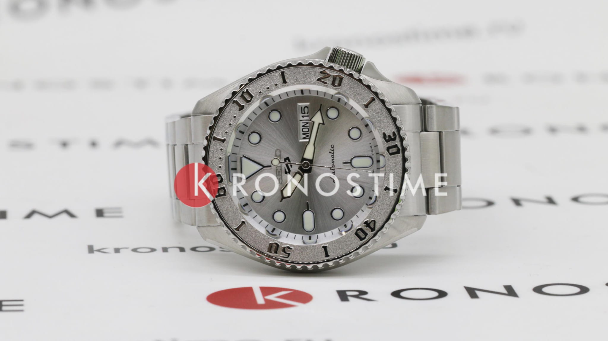 Seiko Seiko 5 Sports SRPE71K1 , наручные мужские часы фото под углом