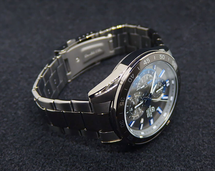 Casio EFV-550GY-8A мужские часы застежка крупным планом