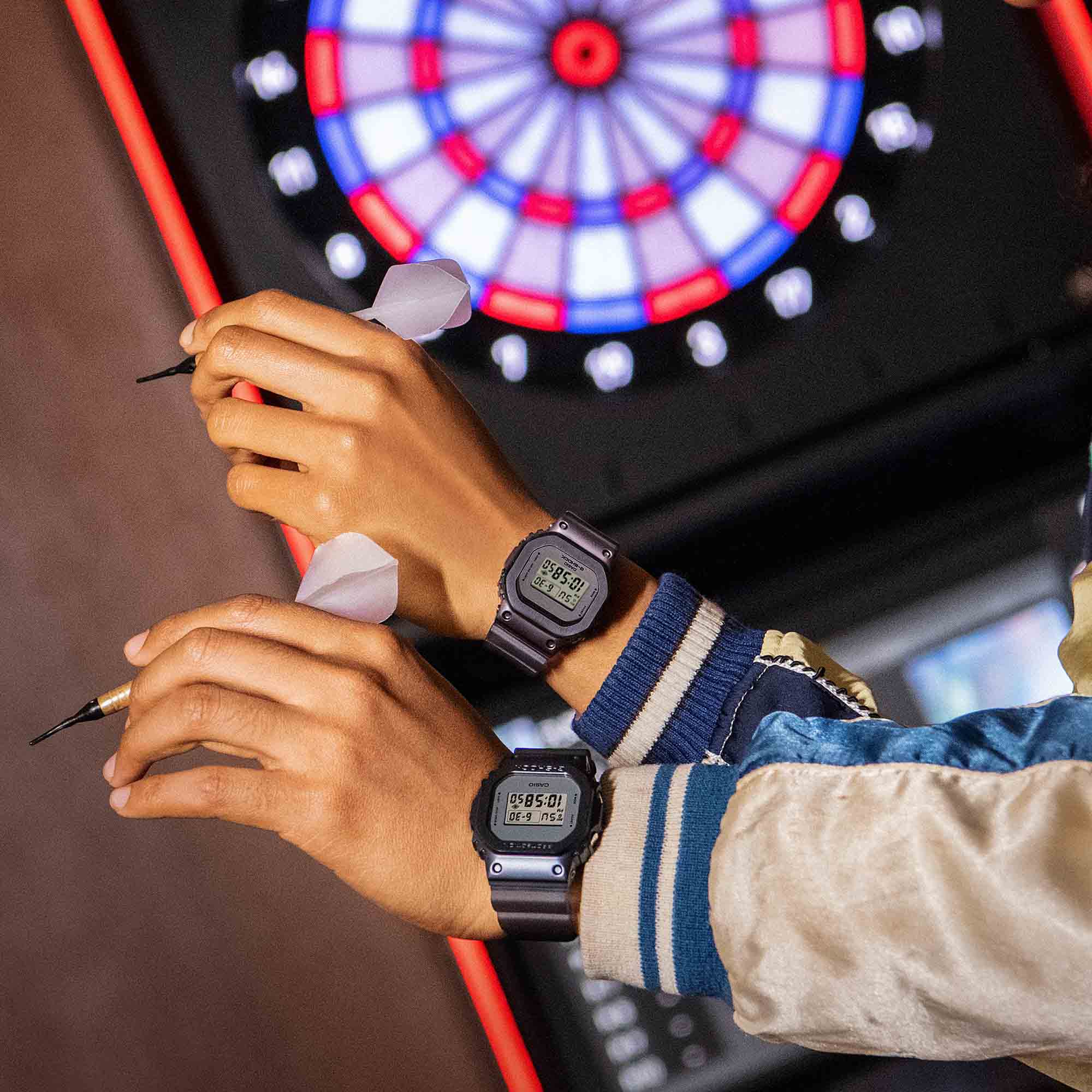 Casio Casio G-Shock GM-5600MF-2E GM, наручные мужские часы фото под углом