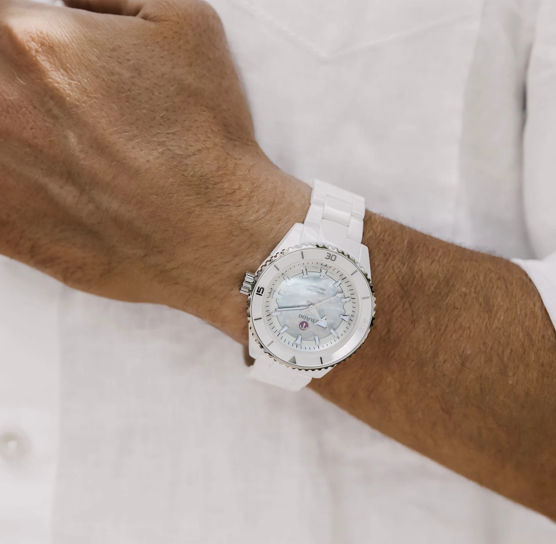 Rado Rado Captain Cook High-Tech Ceramic Diver R32132902 мужские часы перламутровый циферблат на запястье