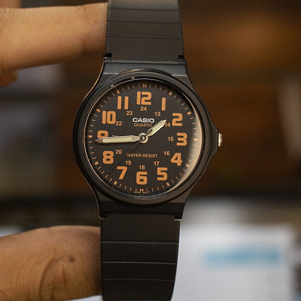 Casio Casio Collection MQ-71-4BDF (MQ-71-4B) кварцевые мужские часы часы крупный план черный циферблата