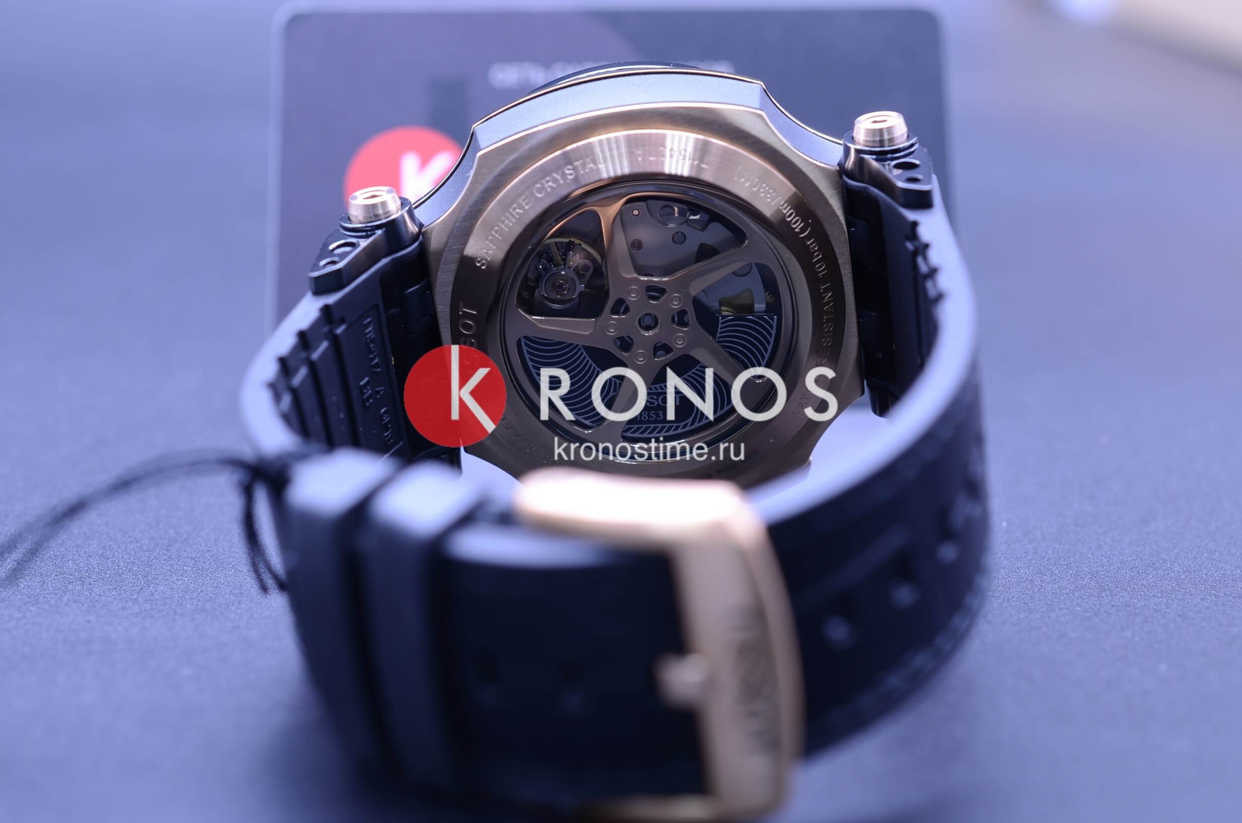 Tissot T1154273705101 мужские часы застежка крупным планом