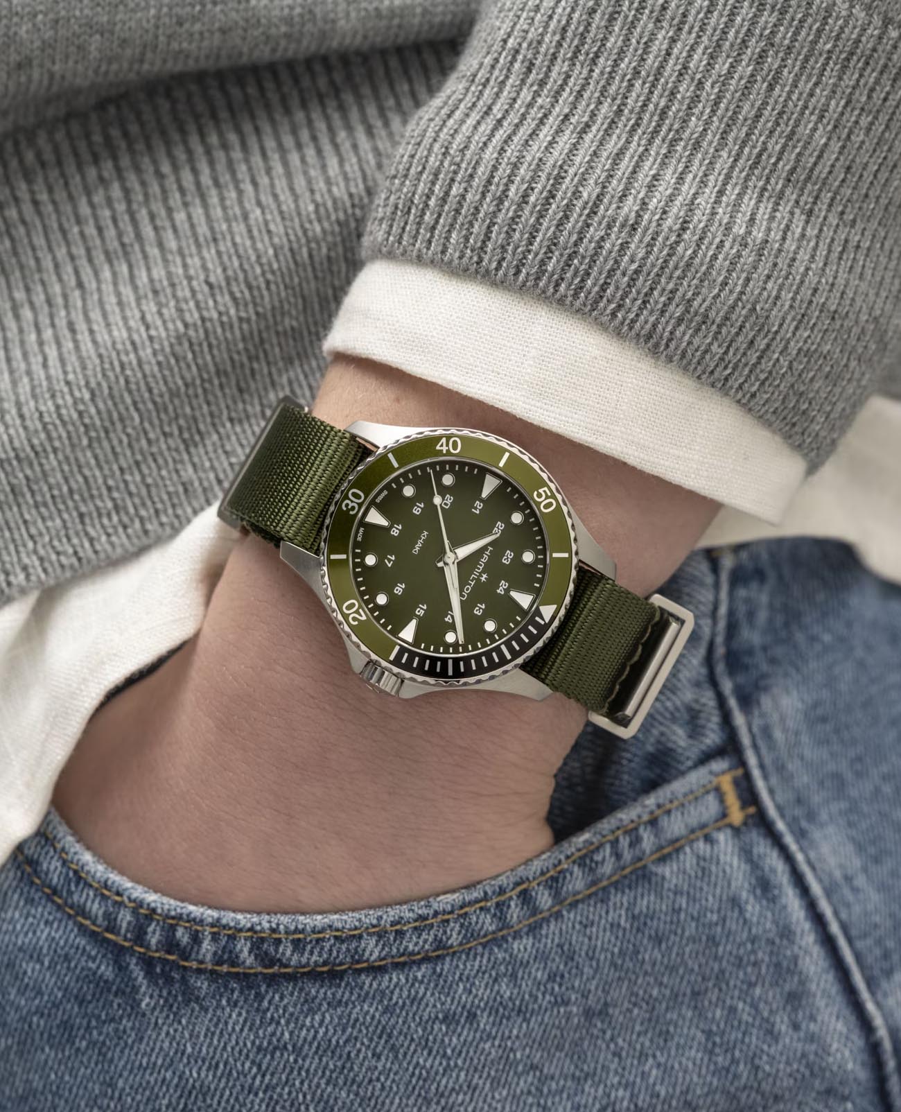Hamilton H82241961 мужские часы застежка крупным планом