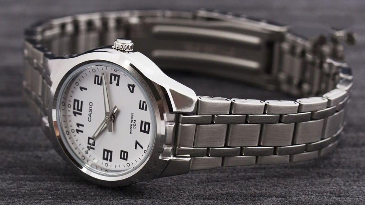 Casio Casio Collection LTP-1310PD-7B  — детали корпуса и нержавеющая сталь