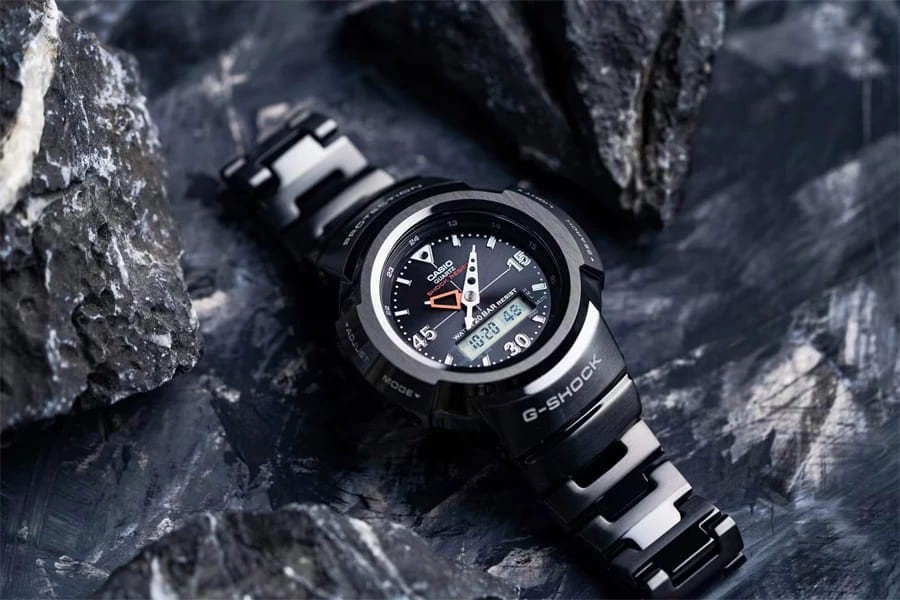 Casio AWM-500-1ADR мужские часы застежка крупным планом