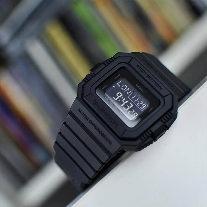 Casio Casio G-Shock DW-D5500BB-1 электронные часы с аксессуарами мужские часы модель DW-D5500BB-1ER