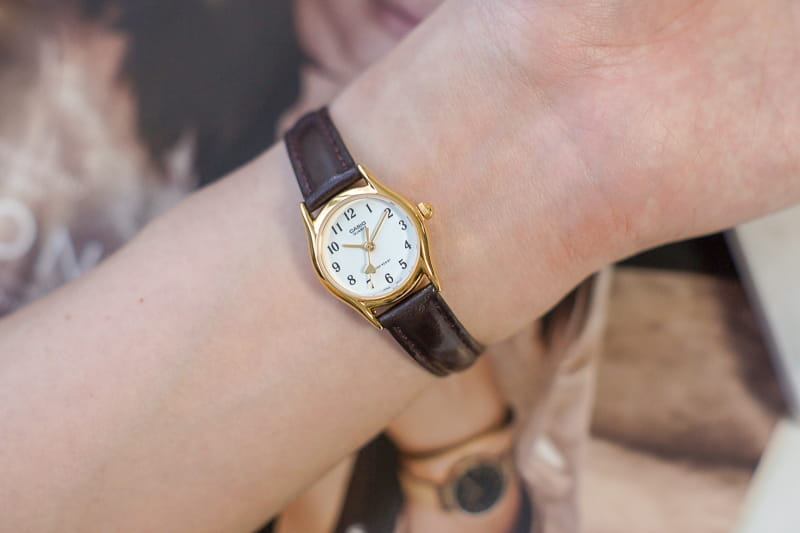 Casio Casio Collection LTP-1094Q-7B5 женские часы белый циферблат на запястье