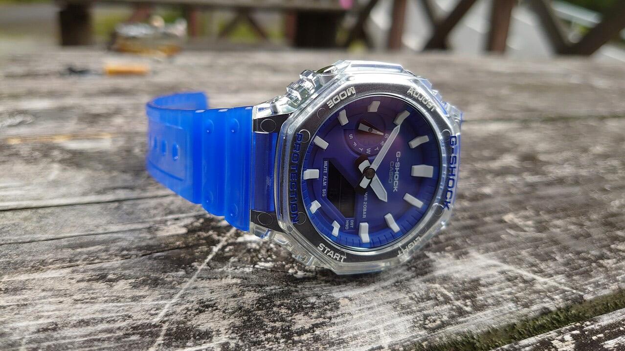 Casio Casio G-Shock GA-2100HC-2ADR электронные мужские часы часы крупный план синий циферблата