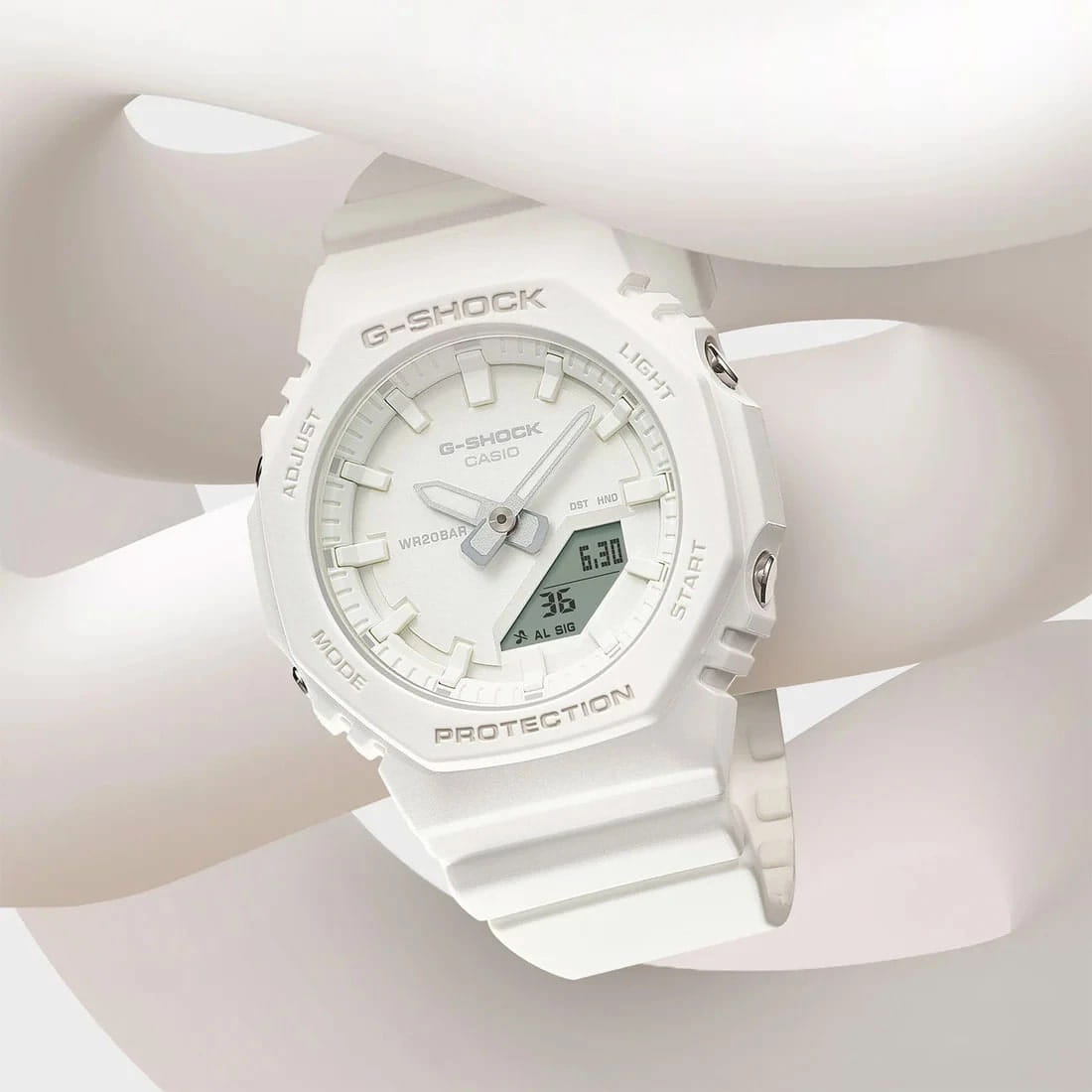 Casio Casio G-Shock GMA-P2100-7A женские часы белый циферблат на запястье