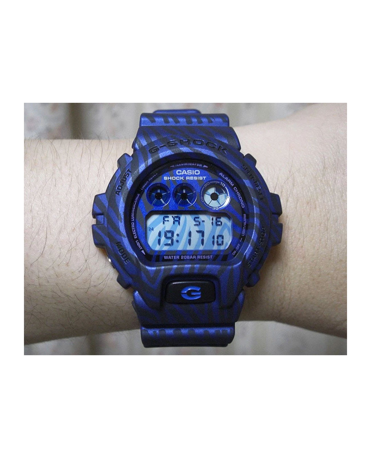 Casio Casio G-Shock DW-6900ZB-2DR , наручные мужские часы фото под углом