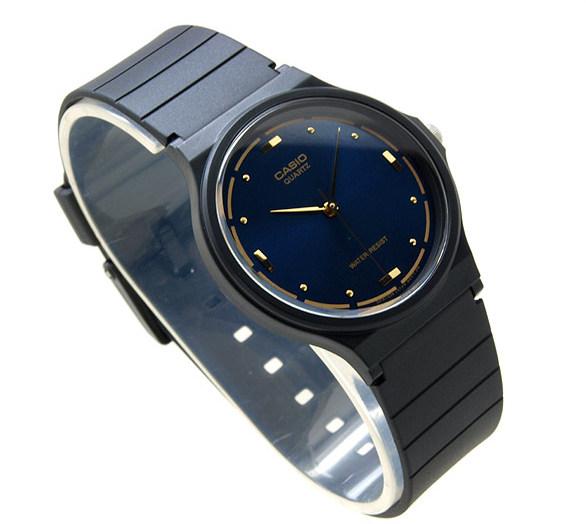 Casio MQ-76-2A женские часы застежка крупным планом