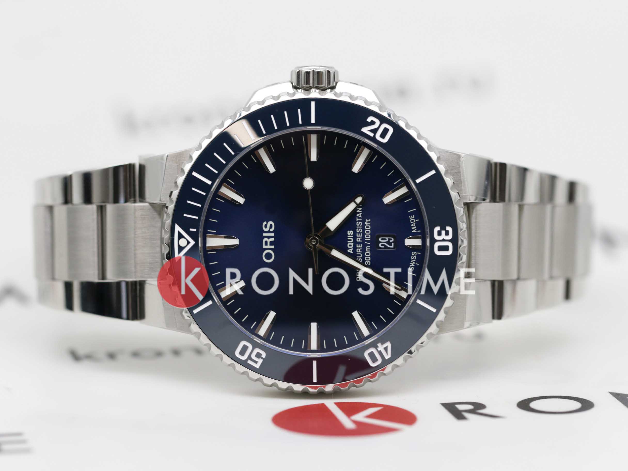 Oris Oris Aquis Date  01 733 7789 4135-07 8 23 04PEB , наручные мужские часы фото под углом