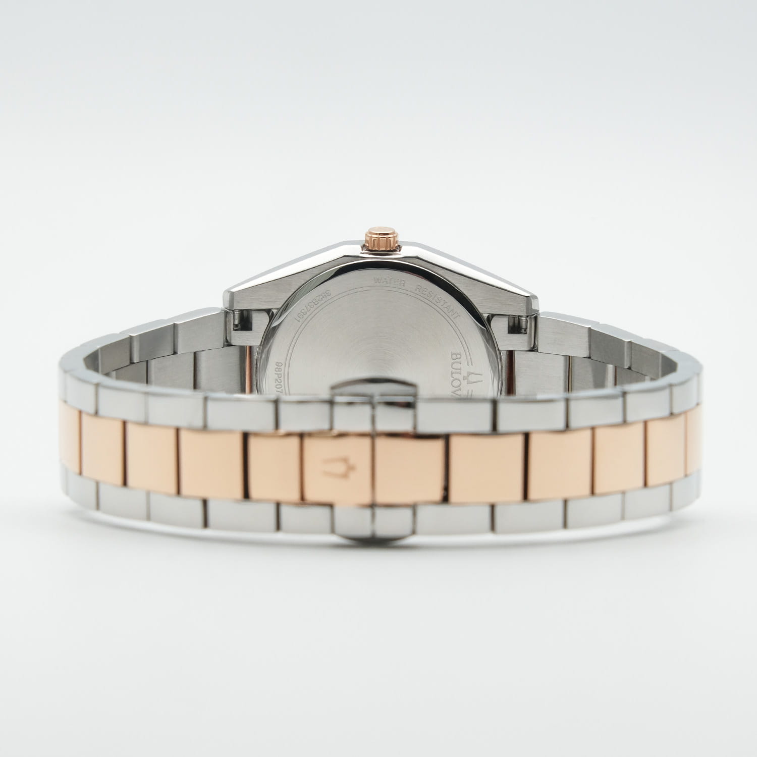 Bulova Bulova Surveyor 98P207  — детали корпуса и нержавеющая сталь с ip-покрытием