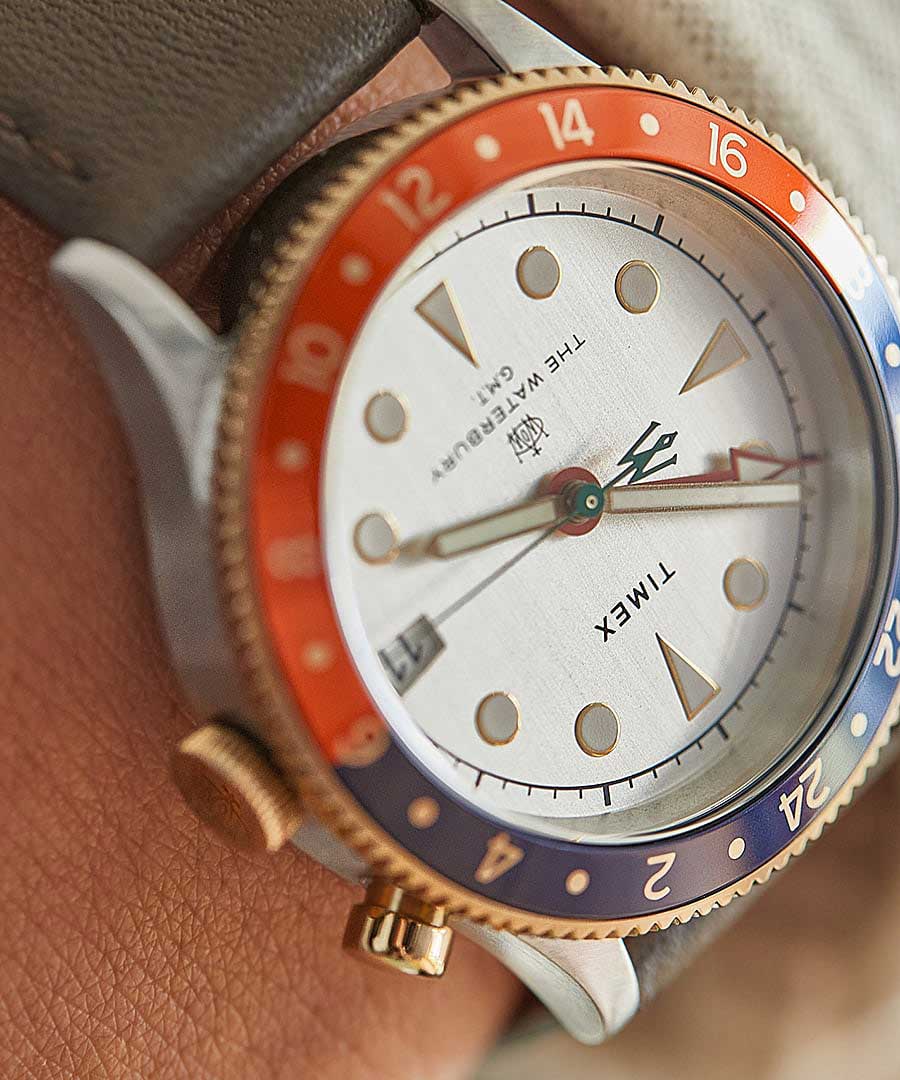 Timex Timex Waterbury Traditional GMT TW2U99100 , наручные мужские часы фото под углом