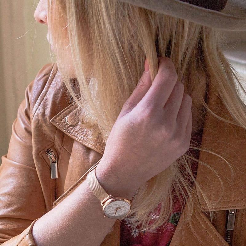 Pierre Lannier Pierre Lannier Eolia 039L908,  франция женские часы на браслете нержавеющая сталь с pvd-покрытием боковой вид