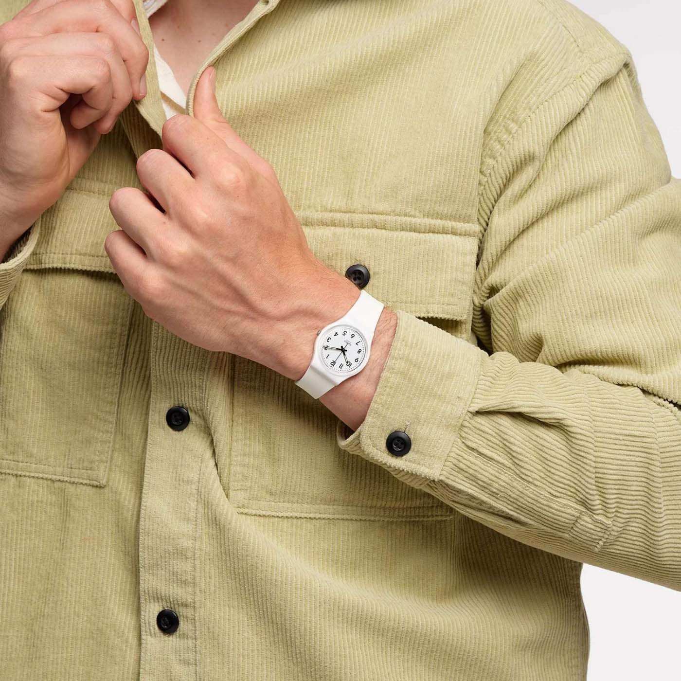 Swatch SO28W107-S14 женские часы застежка крупным планом