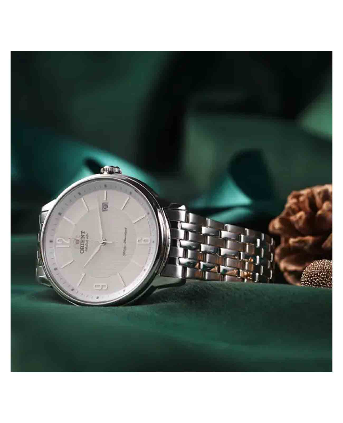 Orient RA-AC0J10S мужские часы застежка крупным планом