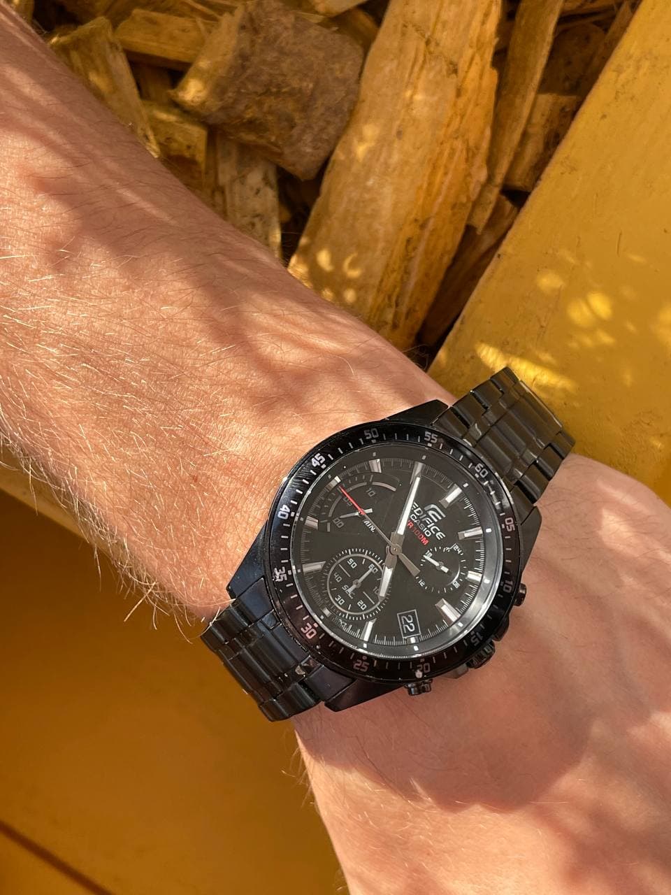 Casio Casio Edifice EFV-540DC-1BVUDF (EFV-540DC-1B), edifice япония мужские часы на браслете сталь с ip покрытием боковой вид