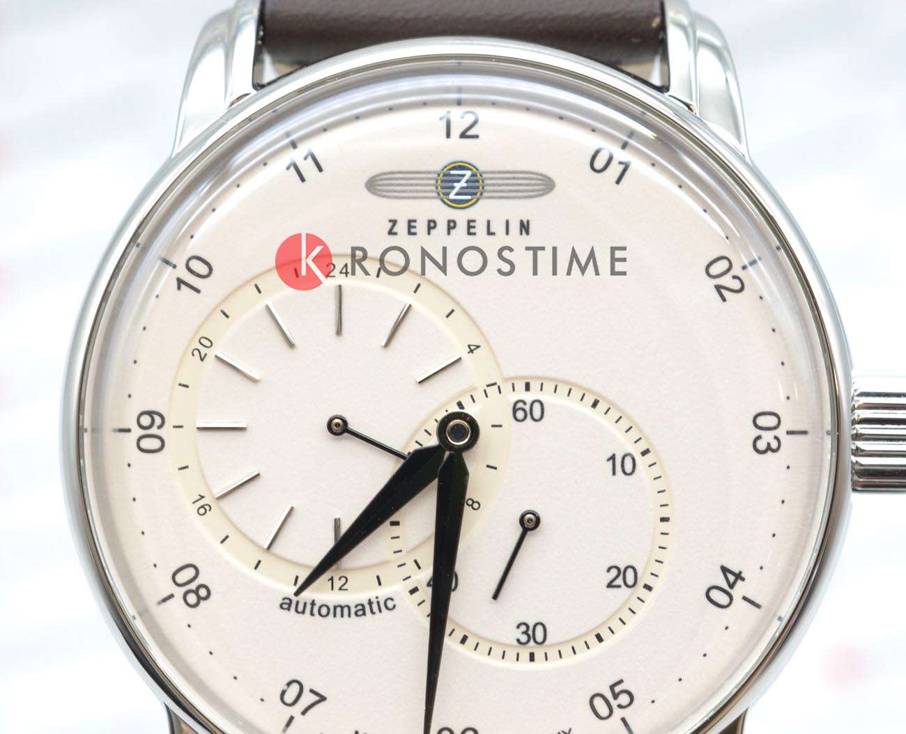 Zeppelin Zeppelin New Capitain`s Line 86625,  германия мужские часы на браслете кожаный боковой вид