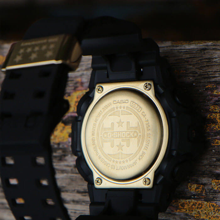Casio Casio G-Shock GA-135A-1A электронные мужские часы часы крупный план черный циферблата