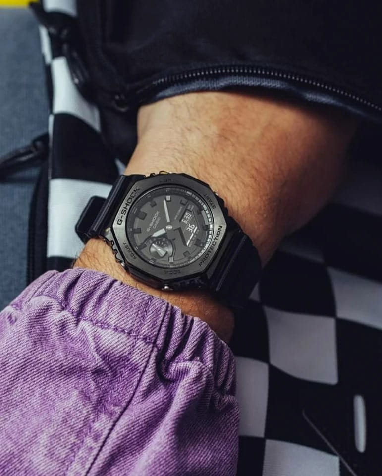 Casio Casio G-Shock GMA-P2100BB-1ADR (GMA-P2100BB-1A) , наручные женские часы фото под углом