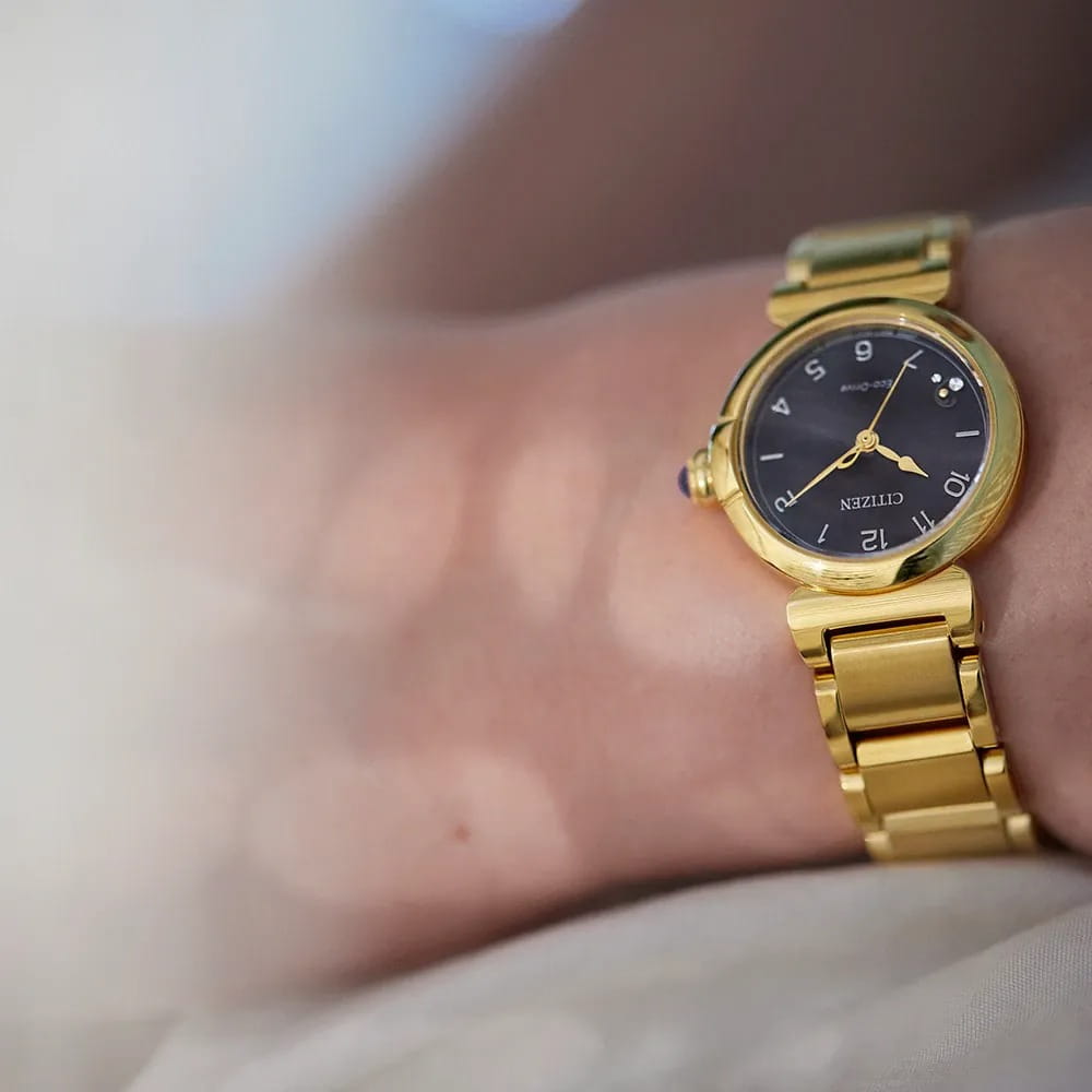 Citizen Citizen Citizen L EM1132-88H,  япония женские часы на браслете нержавеющая сталь с ip-покрытием боковой вид