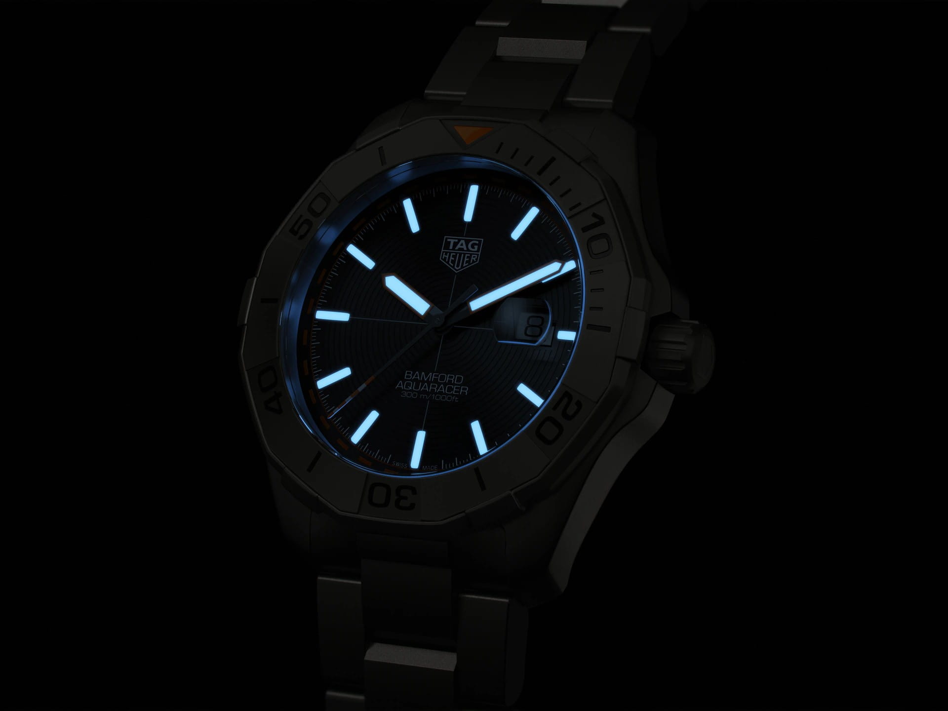 TAG Heuer TAG Heuer Aquaracer Professional 300 WAY208F.BF0638 механические мужские часы часы крупный план черный циферблата