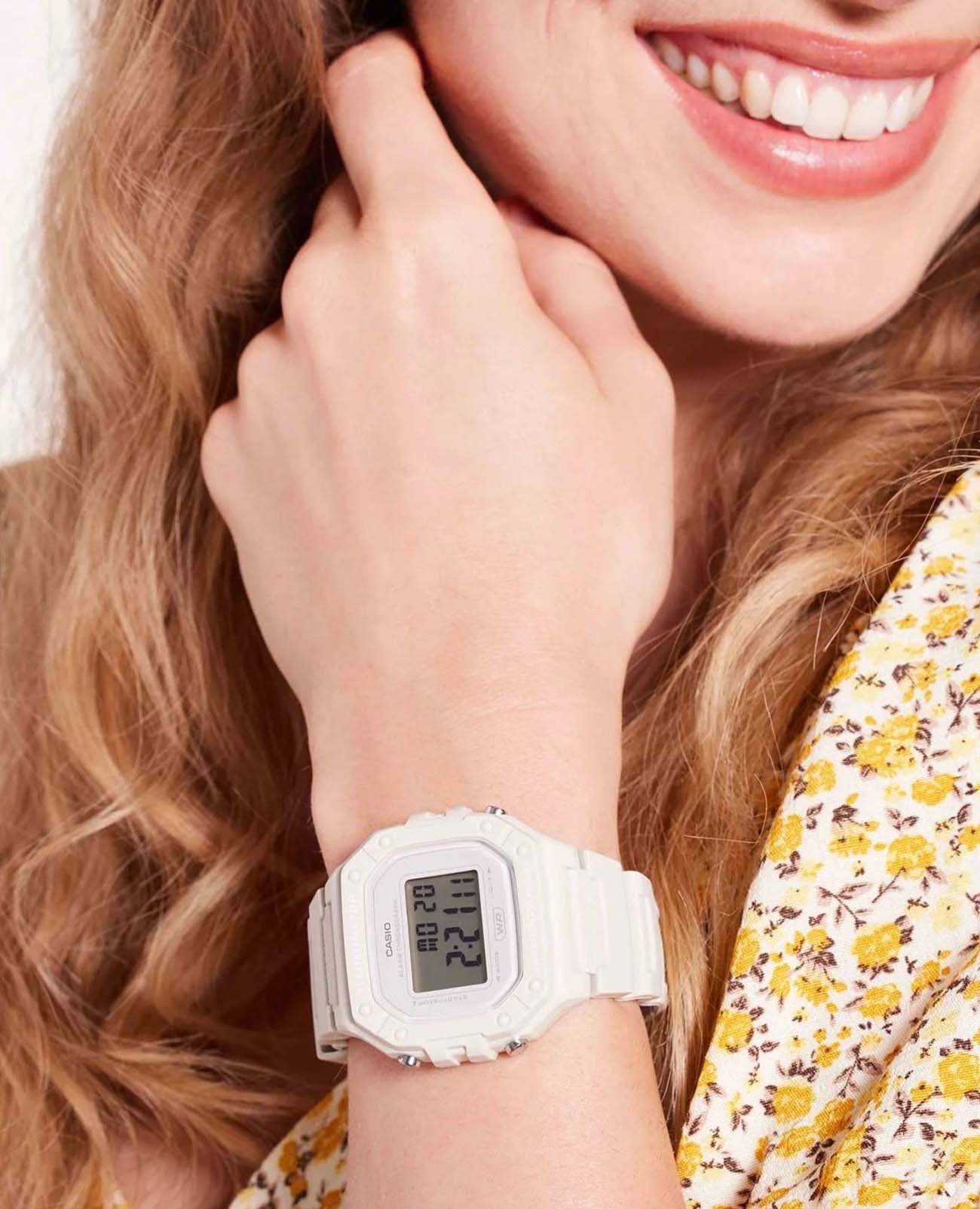 Casio Casio Collection W-218HC-8AVEF , наручные мужские часы фото под углом