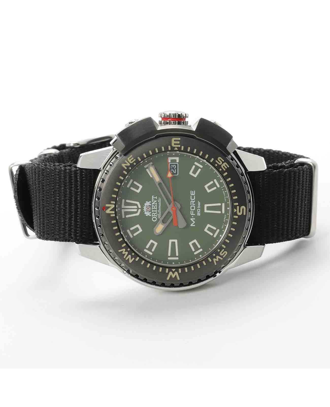 Orient Orient M-Force RA-AC0N03E  (RN-AC0N03E) механические мужские часы часы крупный план зеленый циферблата
